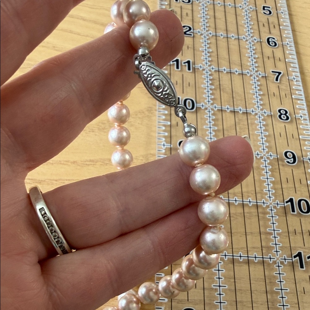 Elegant Pearl Necklace Set - Picture 8 of 9